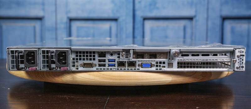 Supermicro SYS 1019P WTR phía sau