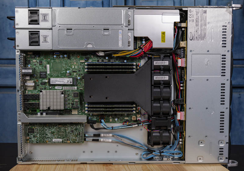 Tổng quan bên trong Supermicro SYS 1019P WTR