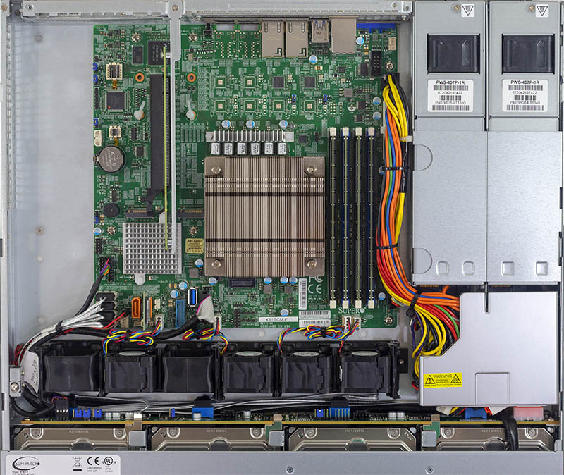 Tổng quan nội bộ của Supermicro SYS 5019C MR