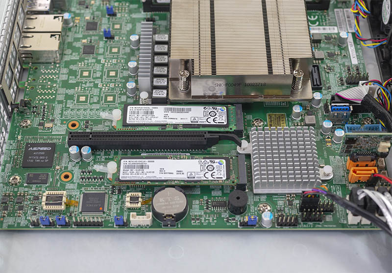 Bộ lưu trữ MR của Supermicro SYS 5019C được cài đặt M2