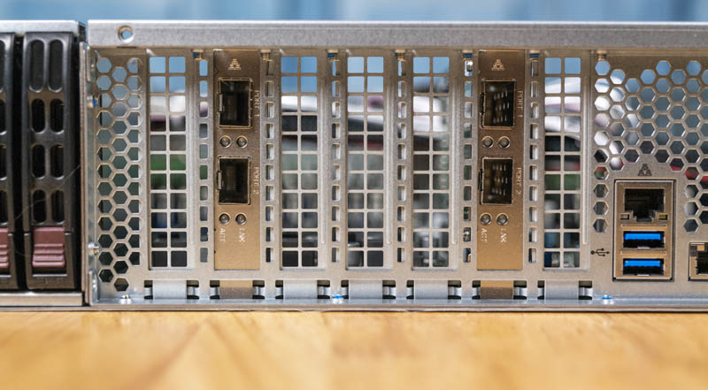 Slots mở rộng Supermicro 2049P TN8R