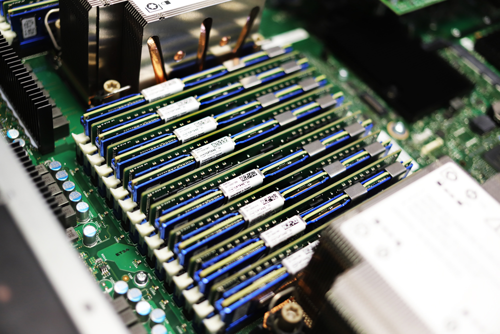 Góc ngân hàng Bộ nhớ bền bỉ Intel Optane 200 Series