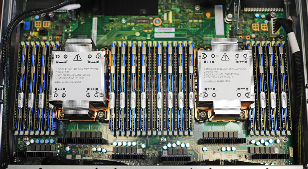 Ngân hàng bộ nhớ liên tục Intel Optane 200 Series