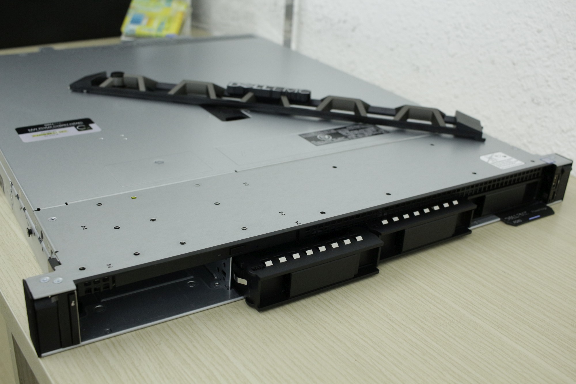 Dell EMC R240