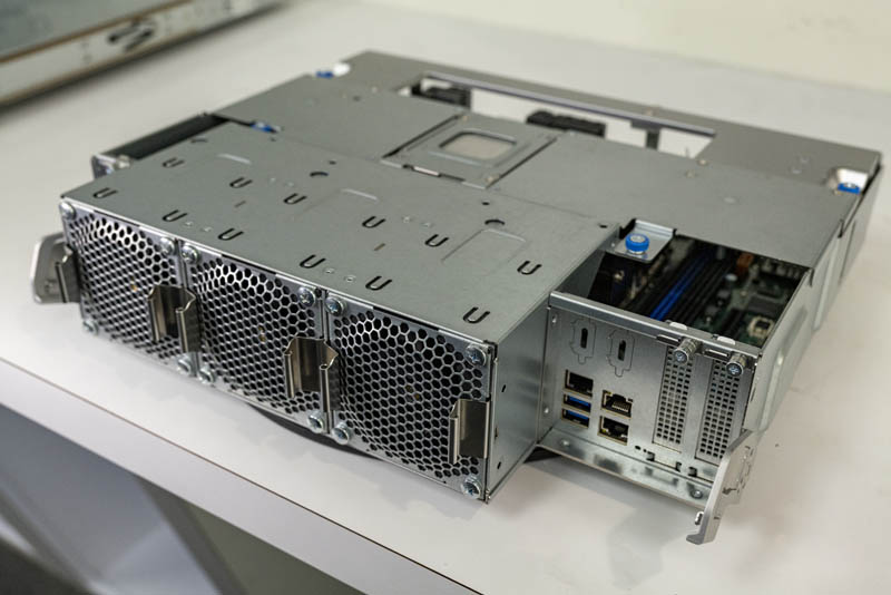 Supermicro SuperStorage SSG 6049SP DE1CR60 Nút xem ba phần tư