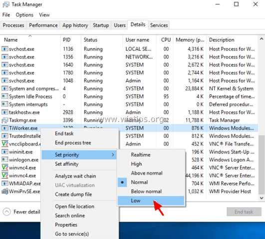  Kích chuột phải vào TiWorker.exe, chọn Set priority => Low