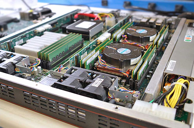 Blade server là một phần của họ máy tính rack mount
