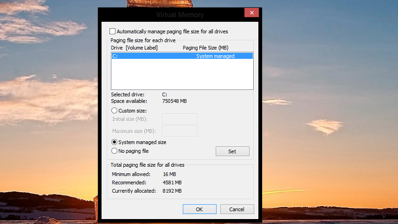 Bỏ chọn mục Automatically manage paging file size of each drive