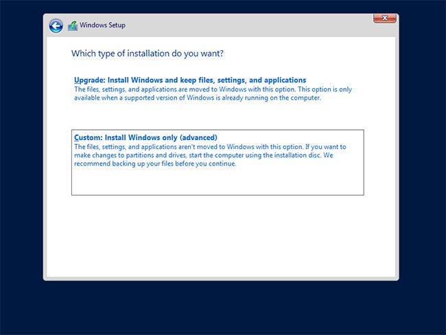 Chọn Custom: Install Windows only