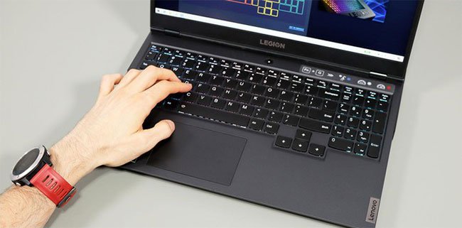 Bàn phím TrueStrike trên Legion 5 AMD