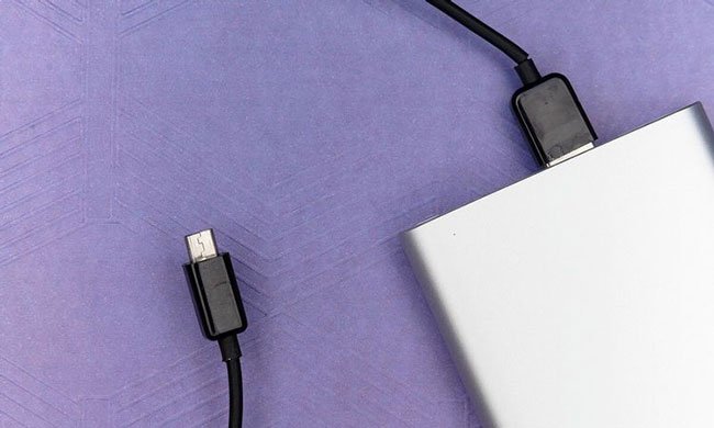 Sạc laptop bằng pin dự phòng