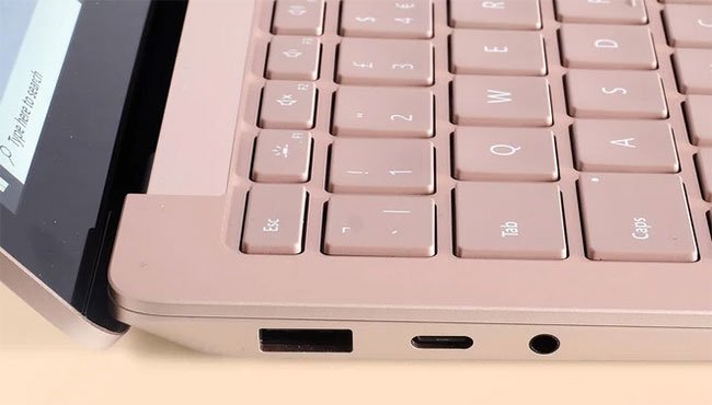 Các cổng kết nối của Surface Laptop 4