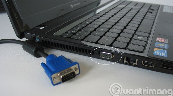 Kết nối máy chiếu với laptop