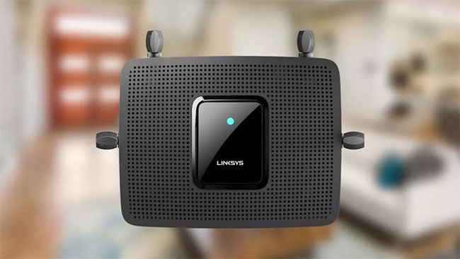 Max-Stream MR8300 có một ánh sáng duy nhất ở trung tâm của màn hình hình chữ nhật