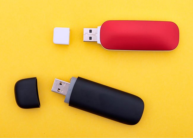 Dongle là thiết bị bên ngoài có dung lượng dữ liệu riêng