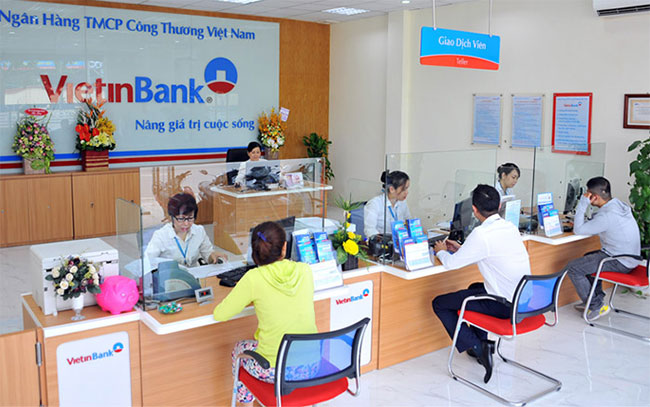 Kiểm tra số dư tài khoản Vietinbank bằng cách tới quầy giao dịch
